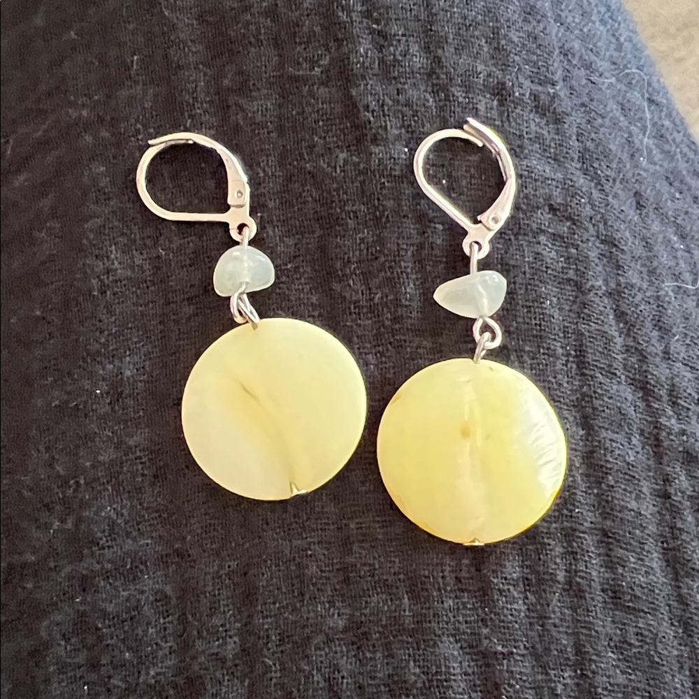 Chic Yellow Necklace and Earring Set - Picture 5 of 5